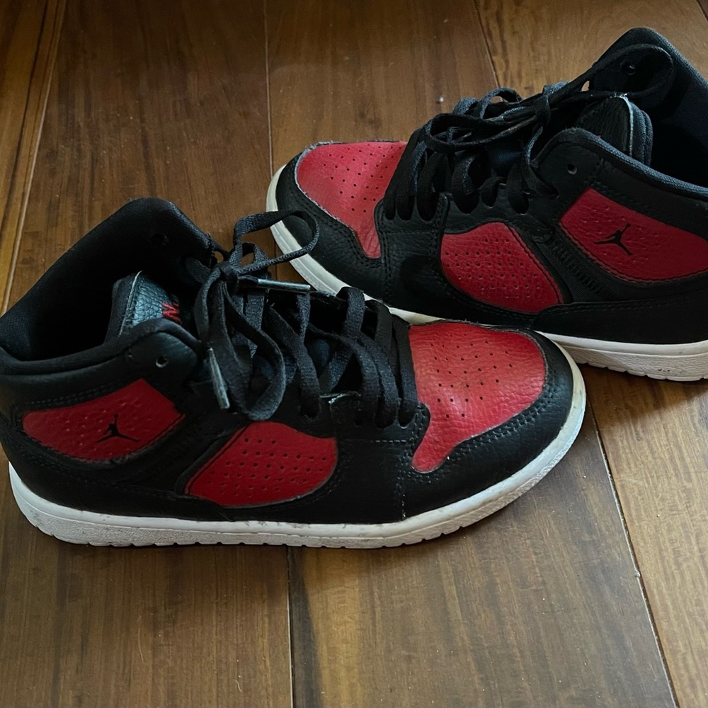 Nike air  Kids Black and Red Sneakers